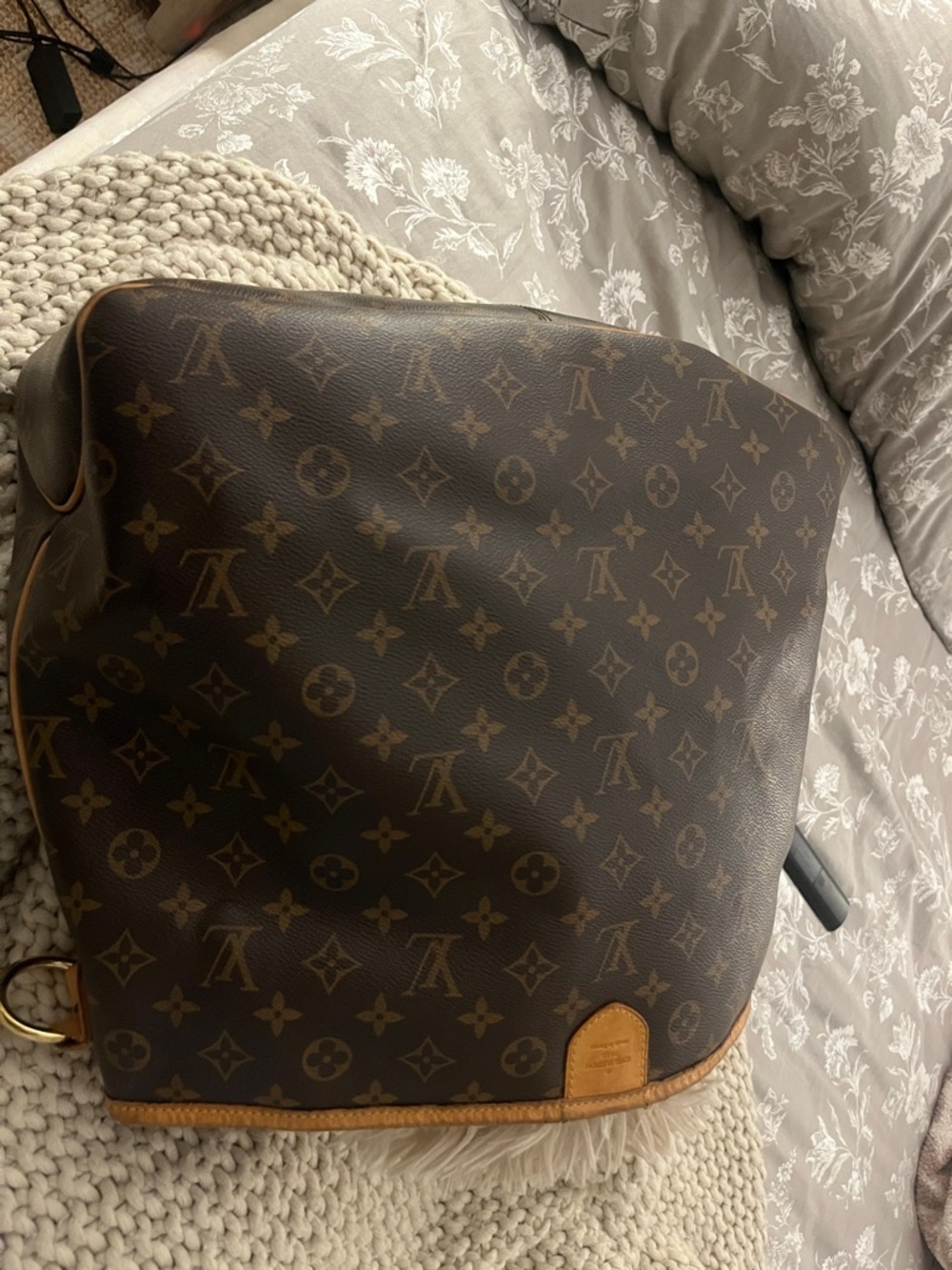 Louis Vuitton Delightful MM Monogram Shoulder Bag - Picture 14 of 15